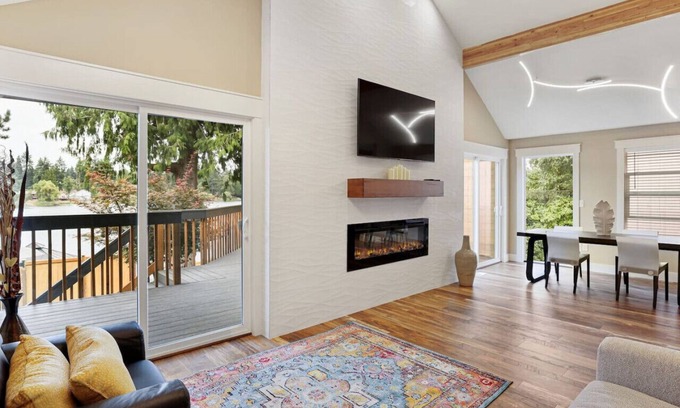 Lakeland North House | Star Lake Waterfront Craftsman Modern