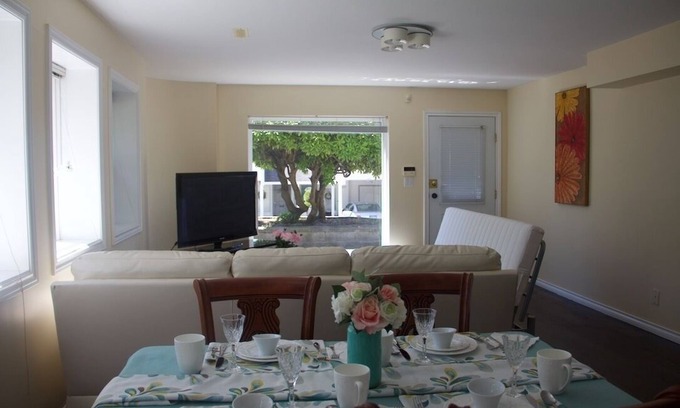 White Rock House | Star of the sea Guest house, Family suites with private entrance and parking!