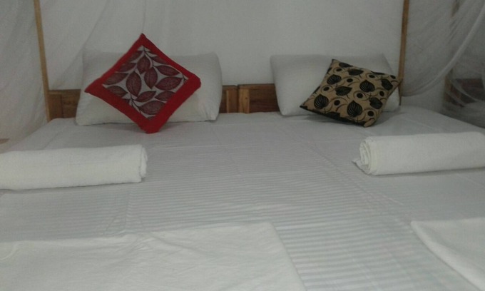 Pottuvil Division 2 Hotel | Star Rest Beach Hotel Arugambay