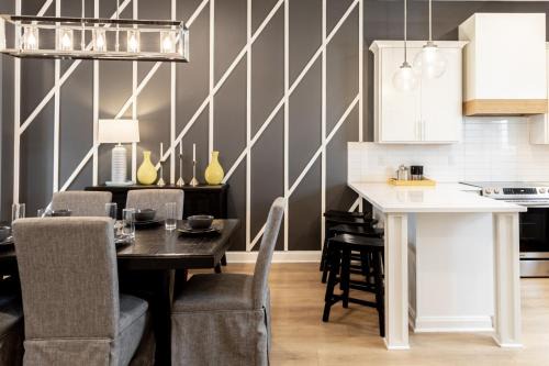 North Nashville House | STAR Retreat Townhome - 7 Beds 3 miles to Downtown