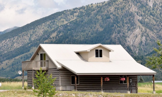 Bedford House | Star Valley Lodge - Welcome to Yellowstone 1890