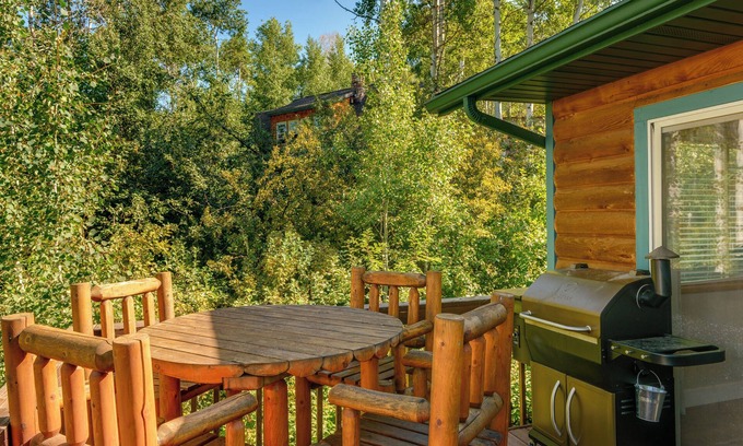 Star Valley Ranch Cabin | Star Valley Ranch Cabin Rental w/Private Hot Tub!