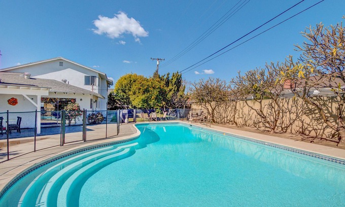 Southeast Anaheim House | Star Wars Jedis & Princesses! 7 Bedroom Disneyland House Huge Pool & Game Room!