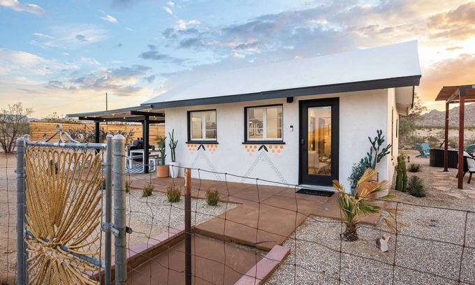 Landers House | Stardance Vista - endless views, serenity, and stars w/hot tub near Joshua Tree
