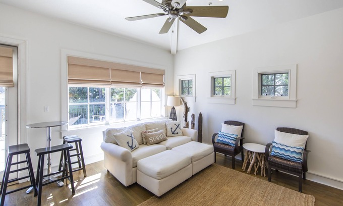 Treetop Apartment | Starfish Carriage House