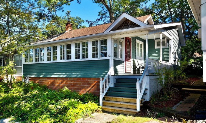 Grand Bend Cottage | Starfish Cottage- Waiting For Your Stay!