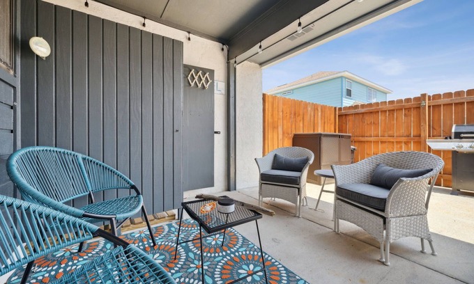 Laguna Beach Estates House | Starfish Hideaway! 90 Second Walk To The Beach!