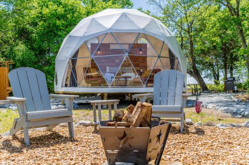 Gober Other | Stargazing domes on a farm