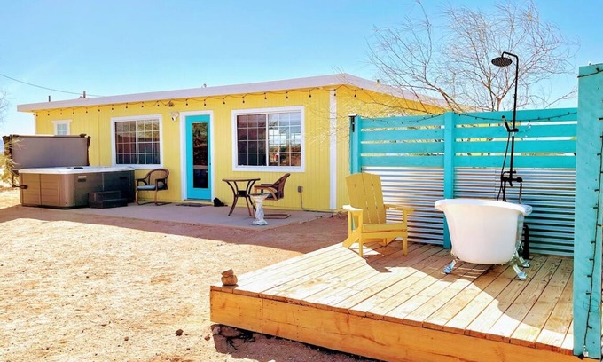 Joshua Tree House | Stargazing Retreat - 2 Acres/Outdoor Tub/Hammocks