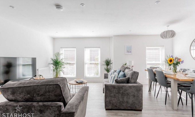 Newbury Apartment | StarHost Residences | Brand New 2 Bedroom Apartment in Newbury Town Centre