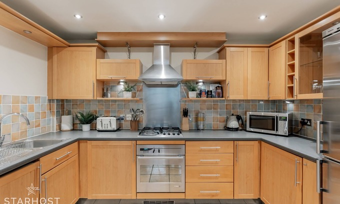 Newbury Apartment | StarHost Residences - Modern 2 bedroom apartment in Newbury
