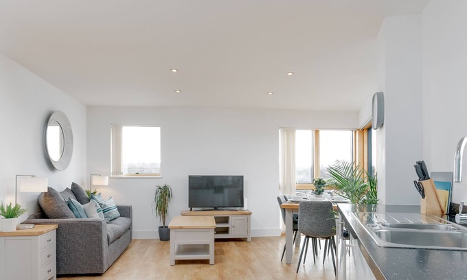 Newbury Apartment | StarHost Residences - Stunning 2 bed apartment in West Mills, Newbury