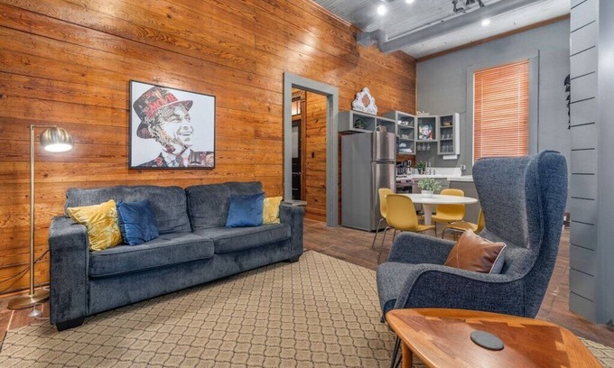Downtown Apartment | Starlet: Historic Downtown Bryan/King Beds
