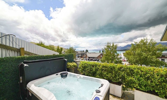 Lake Tekapo House | Starlight Lakevista Vista - 5BR Hideaway & Hot Tub