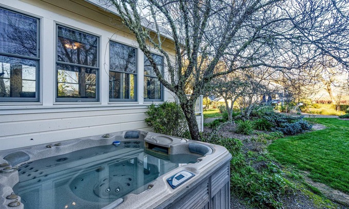 Geyserville House | Starlite Vineyards: Wine tasting included!