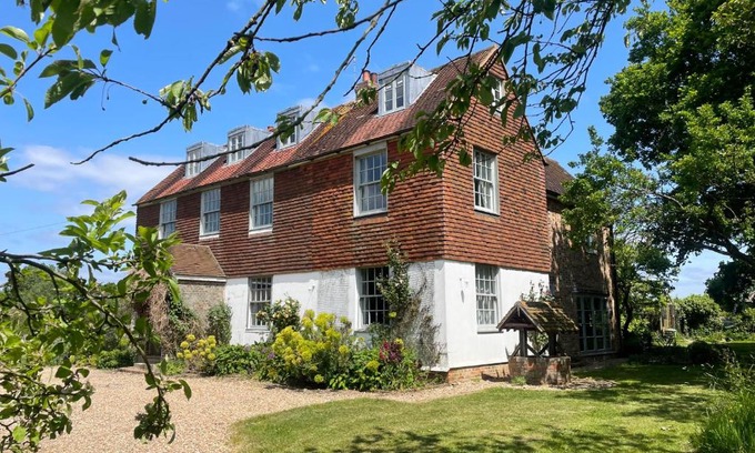 Upper Dicker House | Starnash Farmhouse Holiday Home