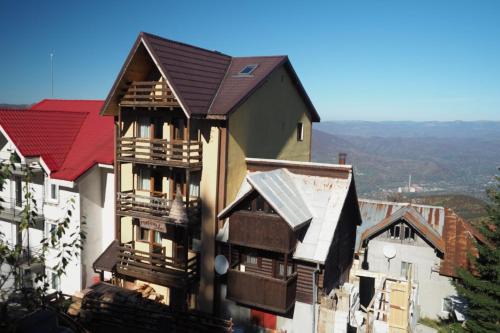 Lupeni Ski Chalet | STARR ROoms