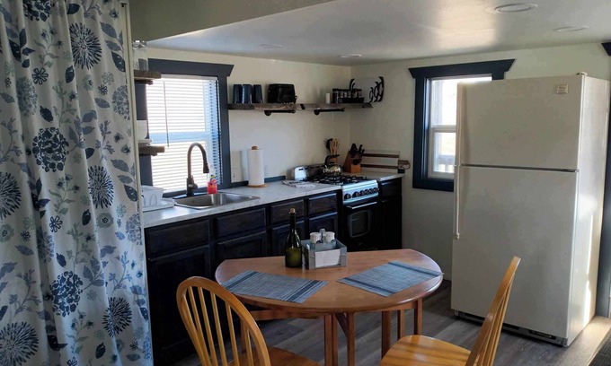 Custer County Cabin | Starry Night Cabin 1-Bedroom with Loft and Mountain Views on US 93