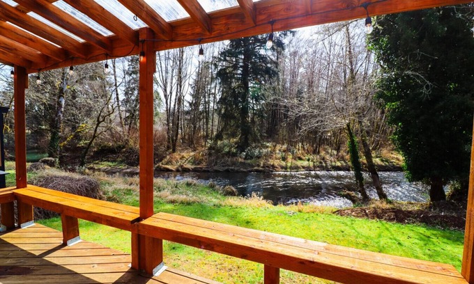 Raymond Cabin | Starry Night Cabin On The River