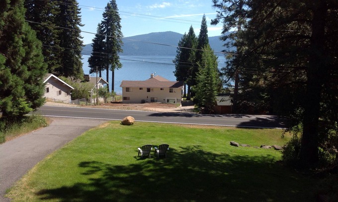 Lake Almanor Country Club House | Starry Nights, wonderful LAKE view home in Country Club