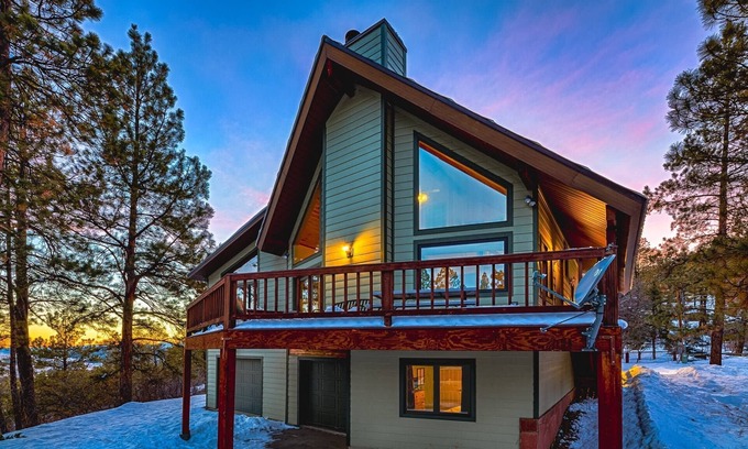 San Juan River Village House | Starry Pines: Cozy 3-Story Retreat w/Hot Tub, Fireplace, Forest Views. Large Deck for Stargazing!