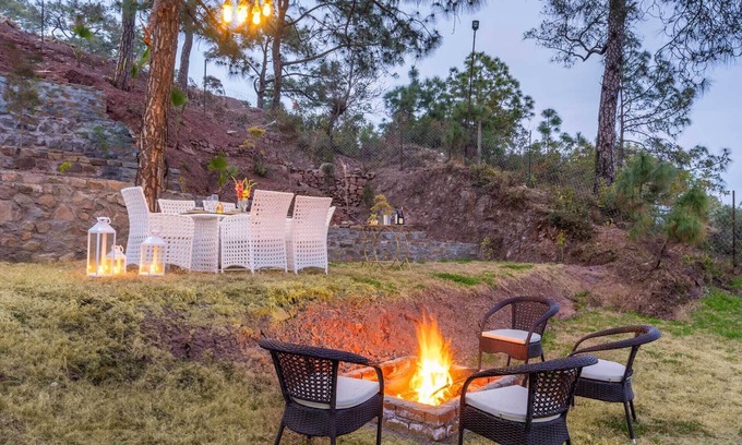 Nahan Hotel | Stars and Windsongs