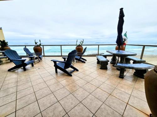 Rosarito House | Stars stunning oceanfront condo