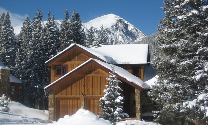 Blue River House | Starwood.mountain View! Hot Tub! Game Room! Quiet, Convenient, Colorado.