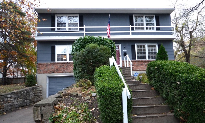 Midtown - Westport House | State Line Rd near Downtown Q39 BBQ-KUMC. WESTPORT!