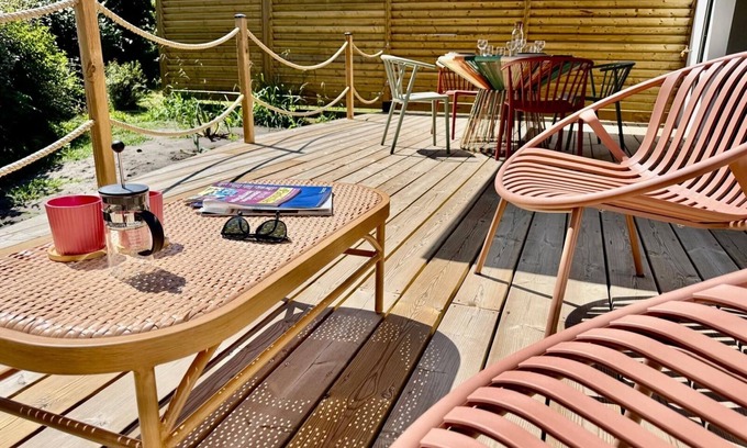 Boucau Cabin | State-of-the-art lodge with private whirlpool, AC and high-speed wifi.