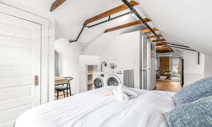 Detroit Apartment | Stately Studio Apartment