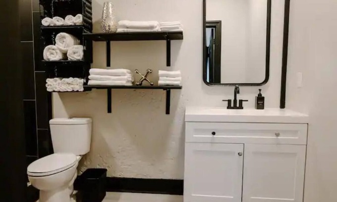 Aberdeen Apartment | Statesmen Suite