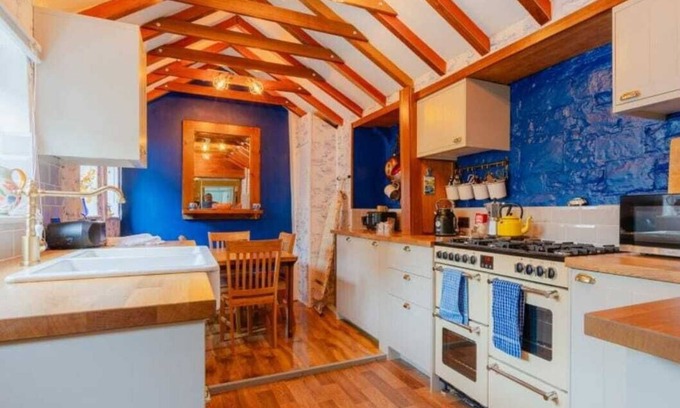 Crediton House | Station Bungalow - An Enthusiasts Retreat