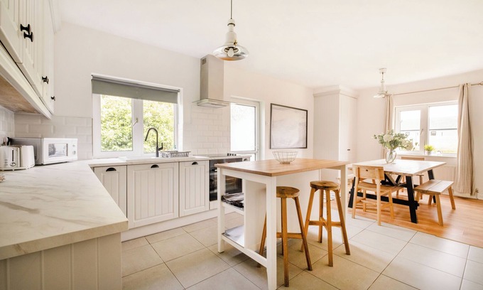 Lahinch House | Station Road House (1.3km to Lahinch Beach), Station Road House