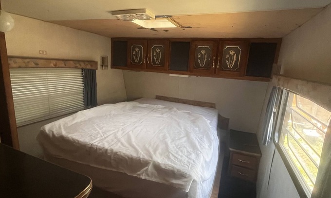 Collings Lakes House | Stationary camper with electric & water