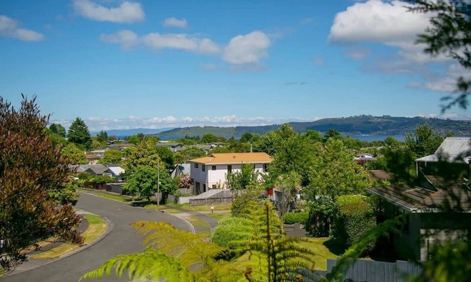 Richmond Heights House | Stay 3 nights pay for 2 *Ts & Cs apply