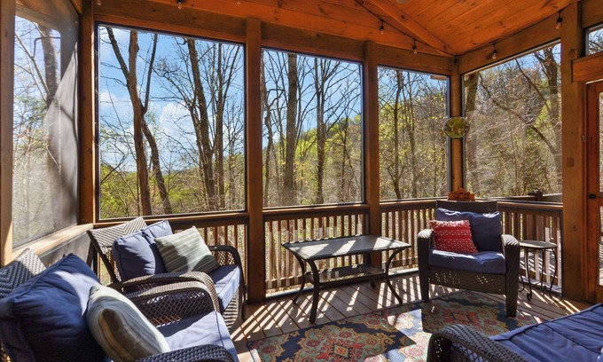 Ridges Over the Lake Cabin | Stay 4 Nights, Get the 5th Night FREE in July and August!
