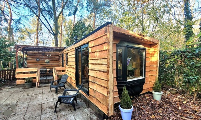 Hattemerbroek Cabin | Stay amidst nature in the Hunter's Cabin