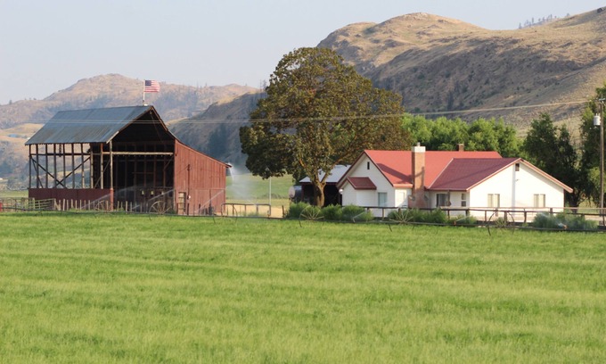 Okanogan House | Stay and play. It's not just a house!