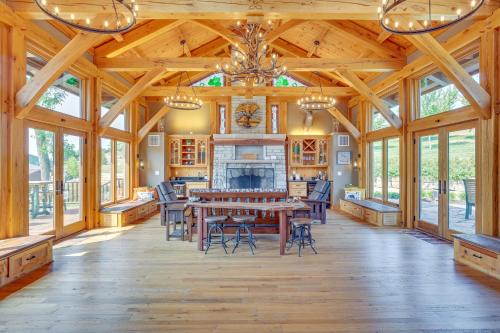 Excelsior Springs House | Stay and Sip Group Ranch at Shamrock Hills Vineyard