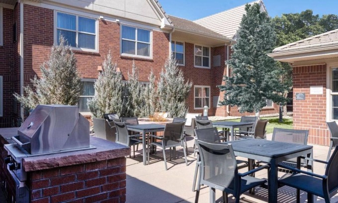 Louisville House | Stay at our modern extended stay hotel in Louisville, CO