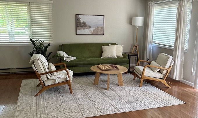 Yankton House | Stay at the Lakehouse! Spacious 5-bedroom home in charming Yankton.