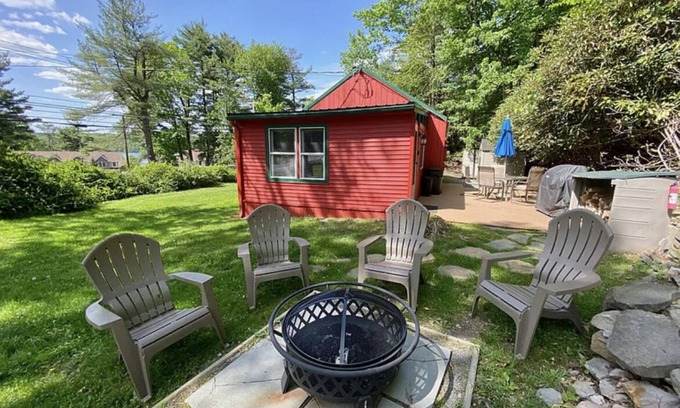 Greentown Cottage | Stay at the Little Red Cottage and enjoy Lake Wallenpaupack in the Poconos.