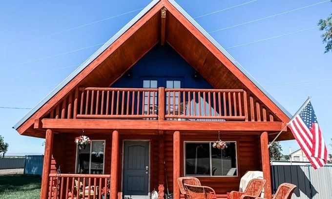 Caldwell Cabin | Stay at this super, cozy, country cabin in Caldwell, Idaho off of I84.