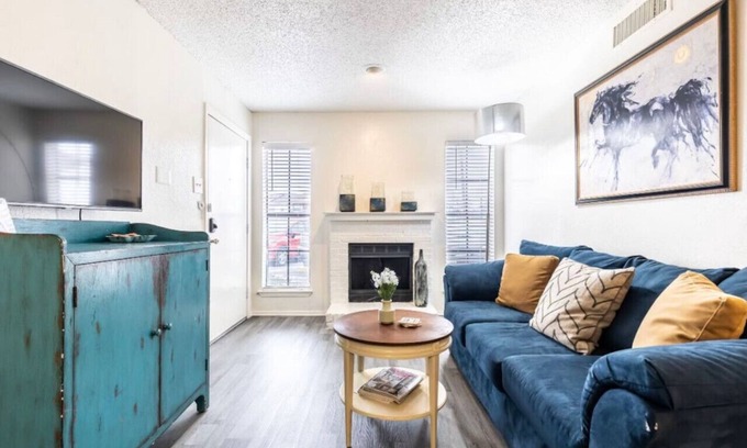 Park Central Apartment | STAY AWHILE IN THIS COZY 1 BED APT!