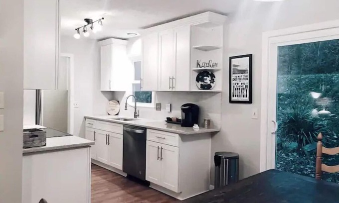Reelfoot House | Stay Awhile - Your Nashville Retreat