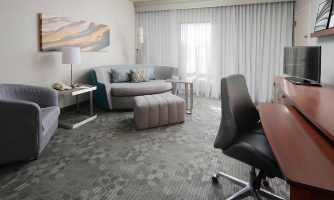 North Dallas Apartment | Stay Close to Dallas World Aquarium! Outdoor Swimming Pool, Pets are Welcome!