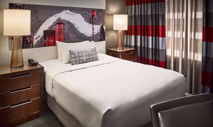 Center City West Hotel | Stay Close to Rittenhouse Square! Outdoor Swimming Pool, Pets are Allowed!