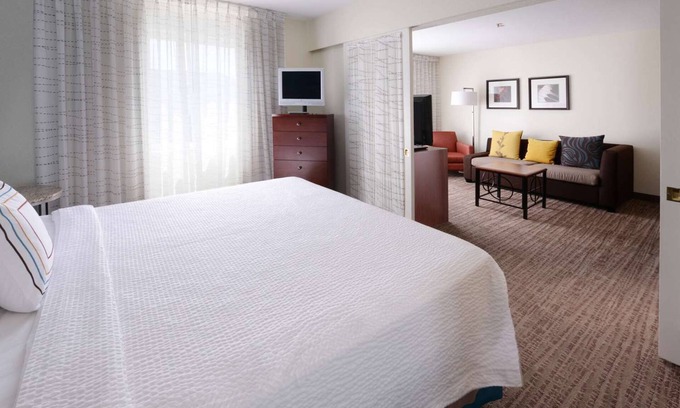 Dallas Hotel | Stay Close to the Job – Construction Stays Near Major Work Sites! Pool, Parking!