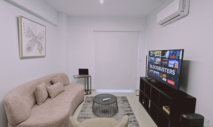 City Centre Apartment | STAY Cosmo City Suite 402